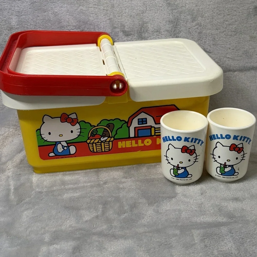 Vintage 1983 Sanrio Hello Kitty Plastic Picnic Basket Lunch Box 2 Cups Set